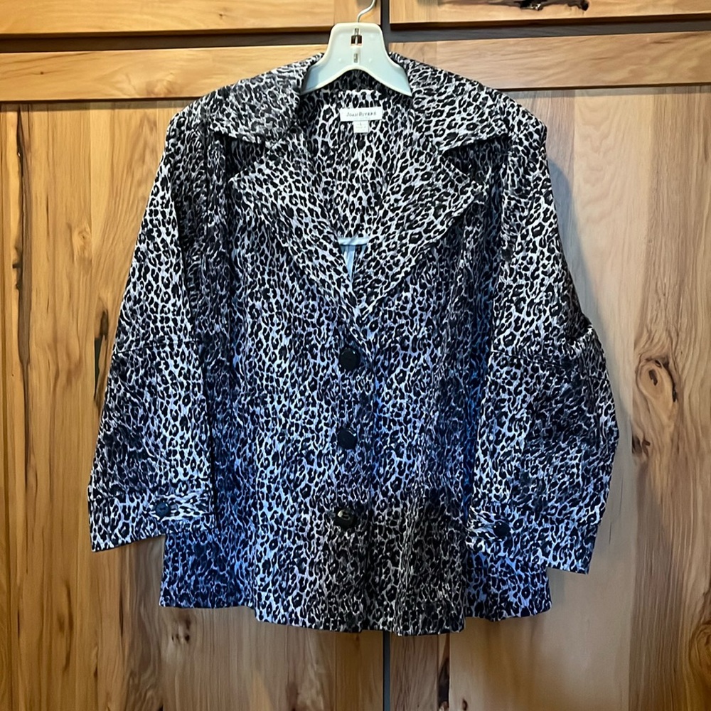 Joan Rivers three-quarter cuff sleeve three button-down no pockets no lining